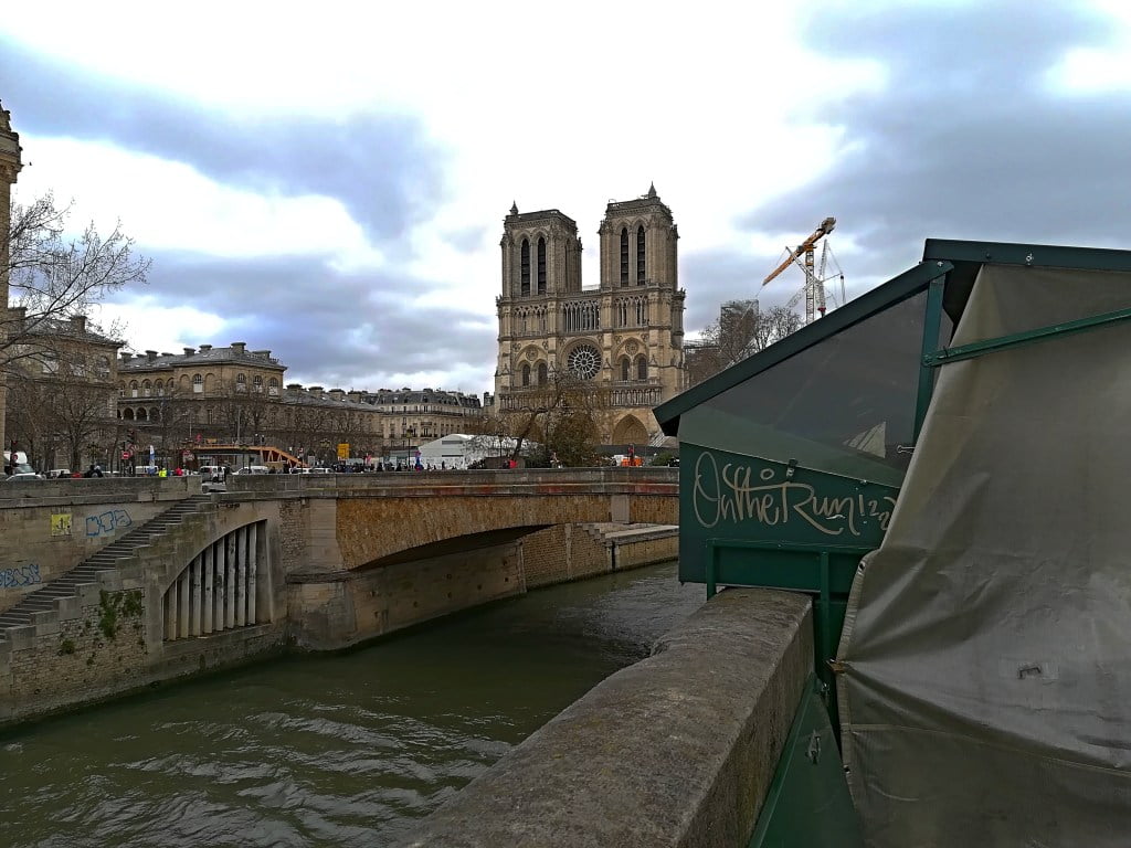 Bouquinistes in front of Notre Dame, Paris. Paris literary tour