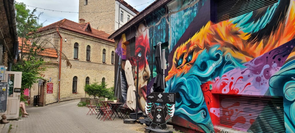 Vilnius literary tour - Street art on one of Užupis' buildings